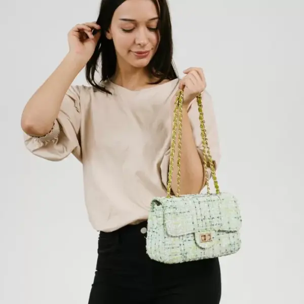 Bouclé Schoudertas met Goudkleurige Ketting - Afbeelding 5